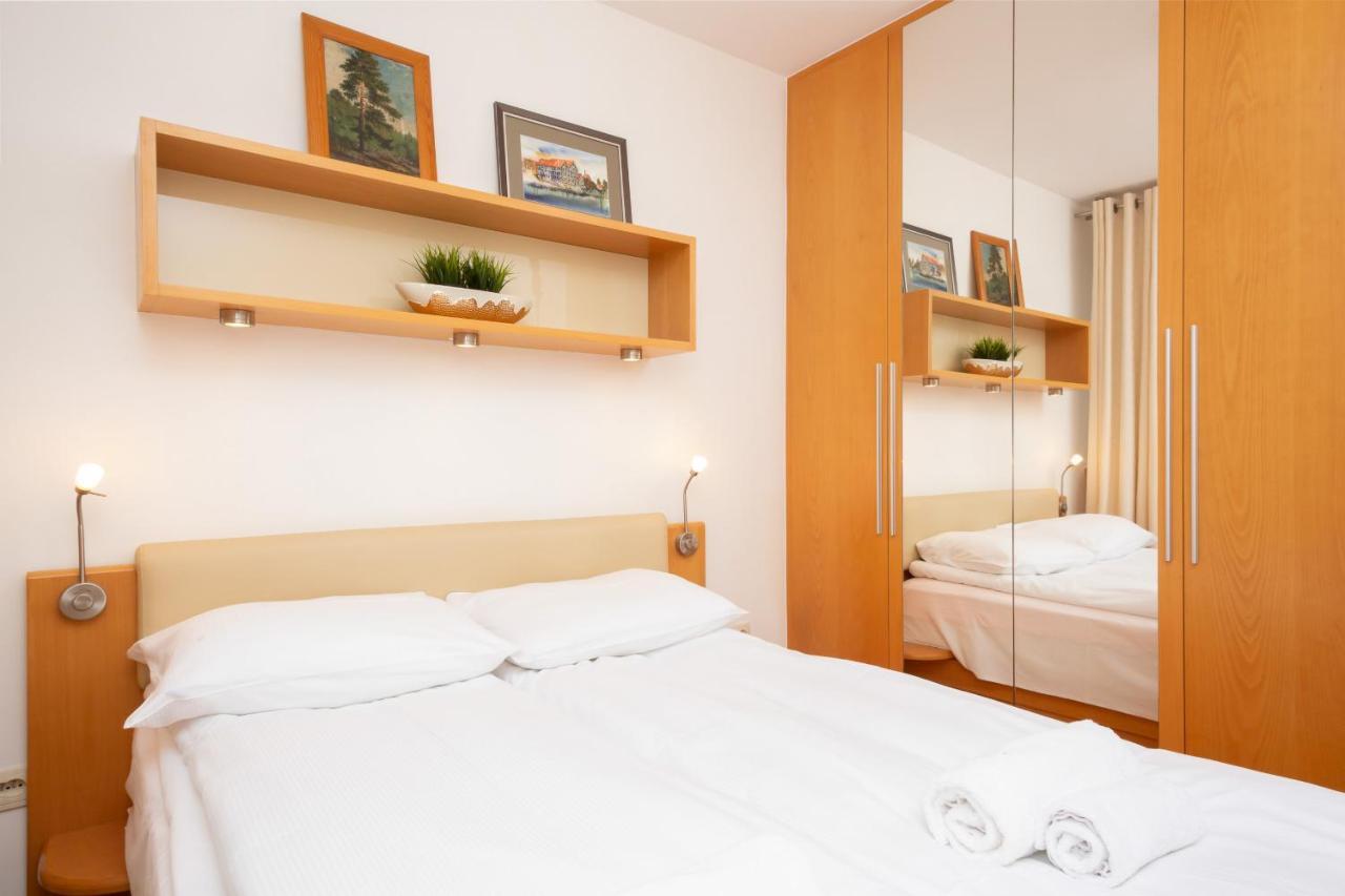 Two-Bedroom Family Apartment Esperanto Next To Klif By Noclegi Renters Varşova Dış mekan fotoğraf