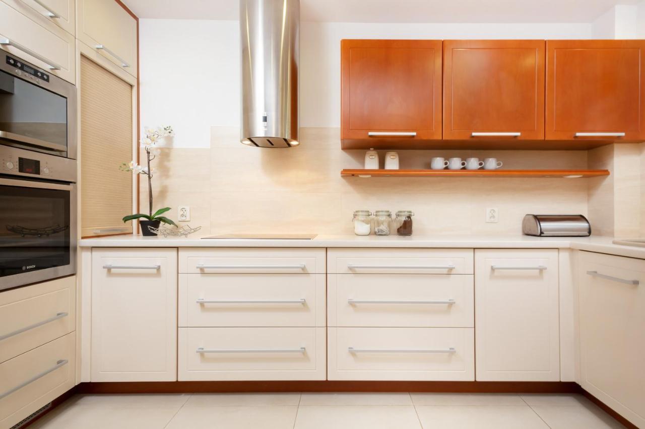 Two-Bedroom Family Apartment Esperanto Next To Klif By Noclegi Renters Varşova Dış mekan fotoğraf